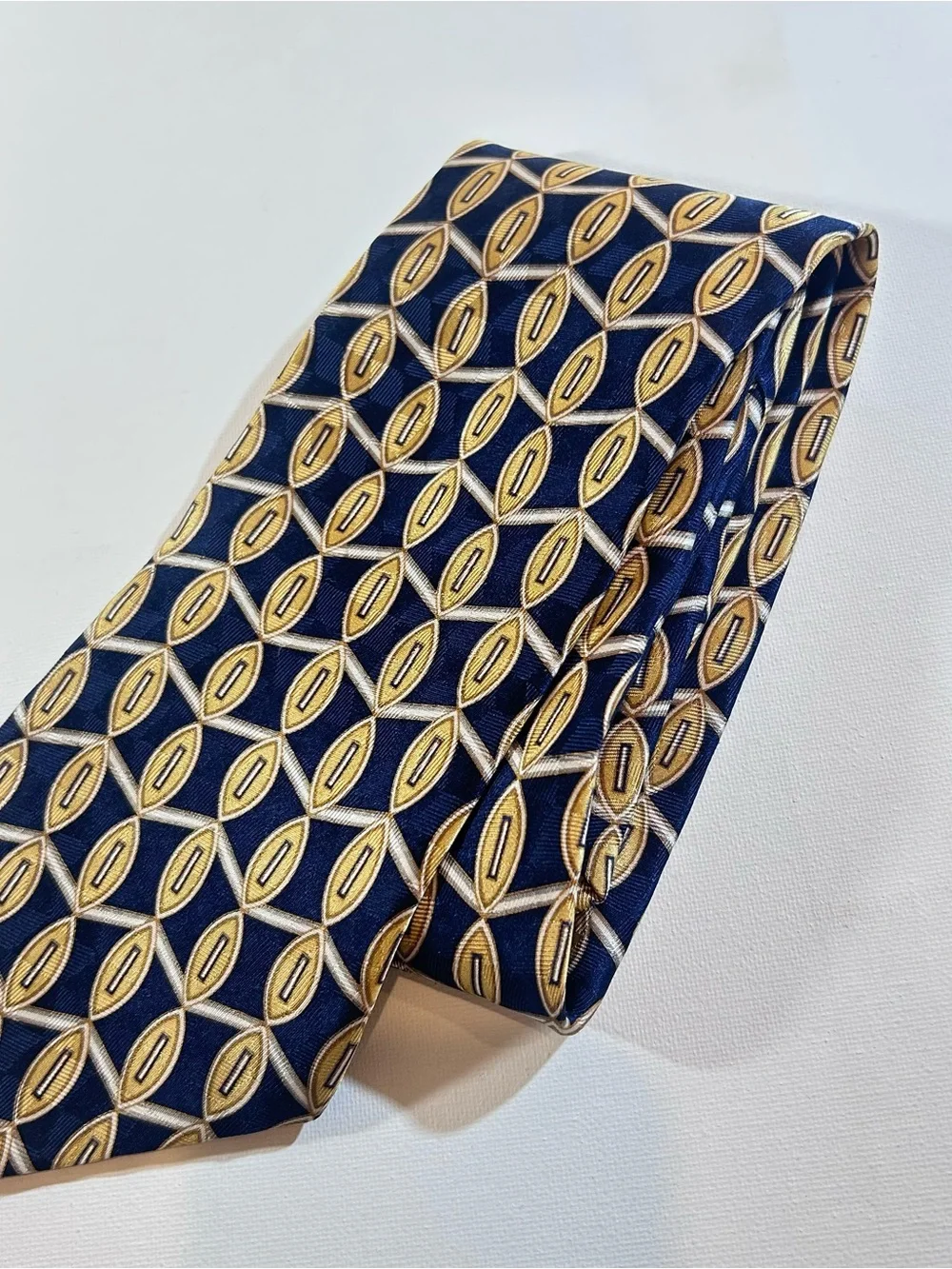 N.E.O. Bill Blass Men’s 100% Silk Tie Navy Gold Geometric Necktie